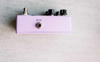 JHS Emperor Chorus/Vibrato pedal side view